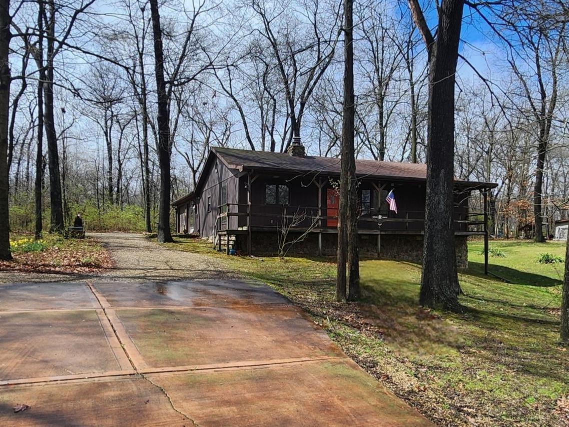 9 Valley Rd., Putnam, IL 61560