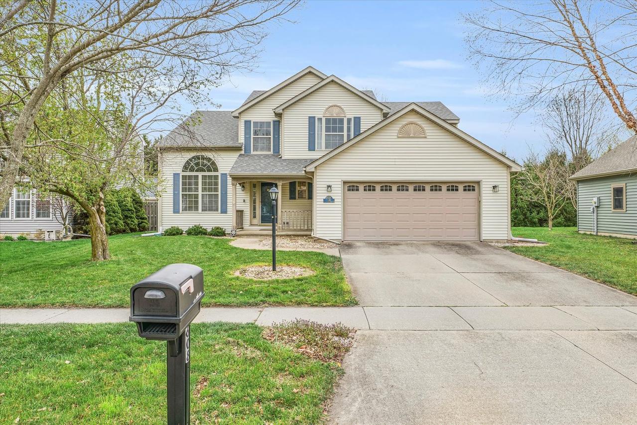 608 Indigo Dr., Savoy, IL 61874