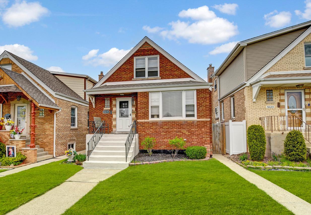 5619 S Meade Ave., Chicago, IL 60638