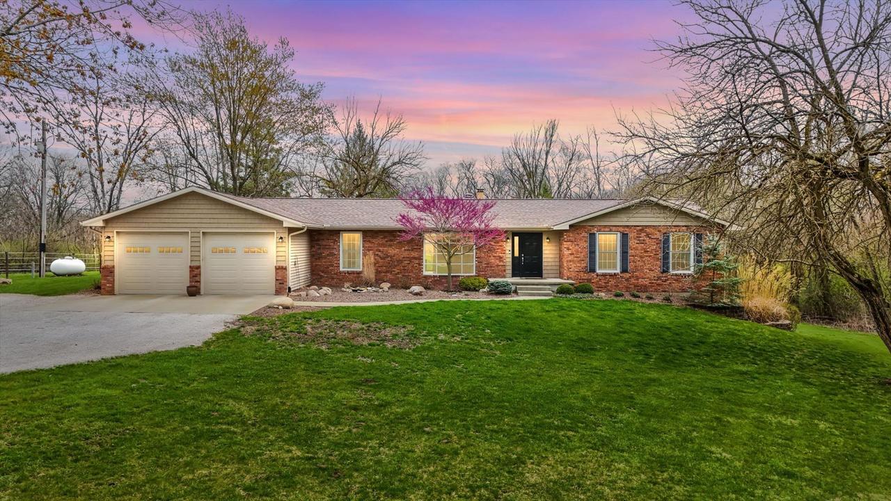 2518 County Road 500, Mahomet, IL 61853