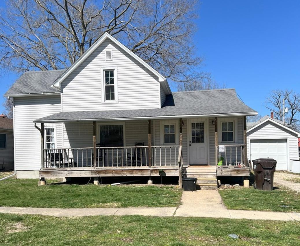 102 E Randolph St., Fisher, IL 61843