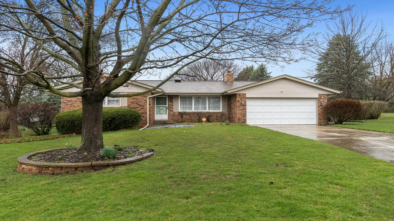 6612 Barkridge Rd., Roscoe, IL 61073