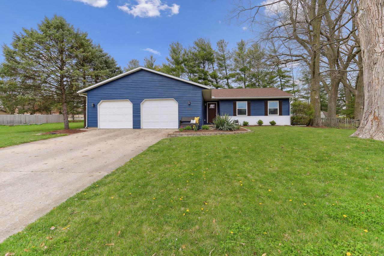 608 Raymond Ct., Mahomet, IL 61853