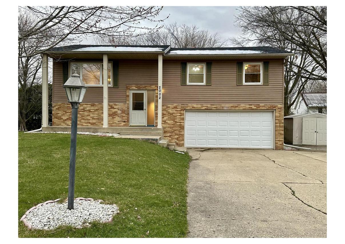 2002 Revere St., Freeport, IL 61032
