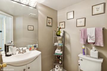 3210 N Carriageway Dr., Arlington Heights, IL 60004