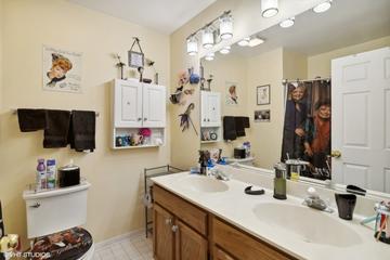 3210 N Carriageway Dr., Arlington Heights, IL 60004