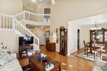 3210 N Carriageway Dr., Arlington Heights, IL 60004