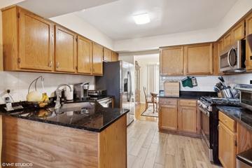 3210 N Carriageway Dr., Arlington Heights, IL 60004
