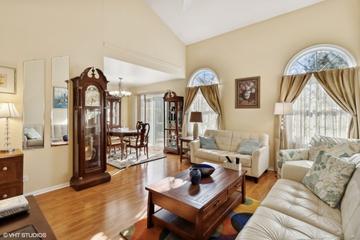 3210 N Carriageway Dr., Arlington Heights, IL 60004