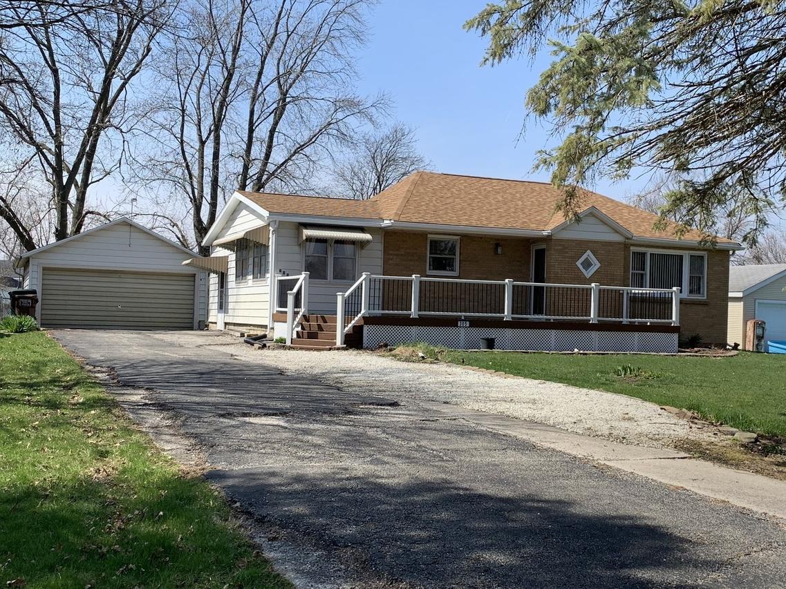 305 N 3rd St., Danforth, IL 60930