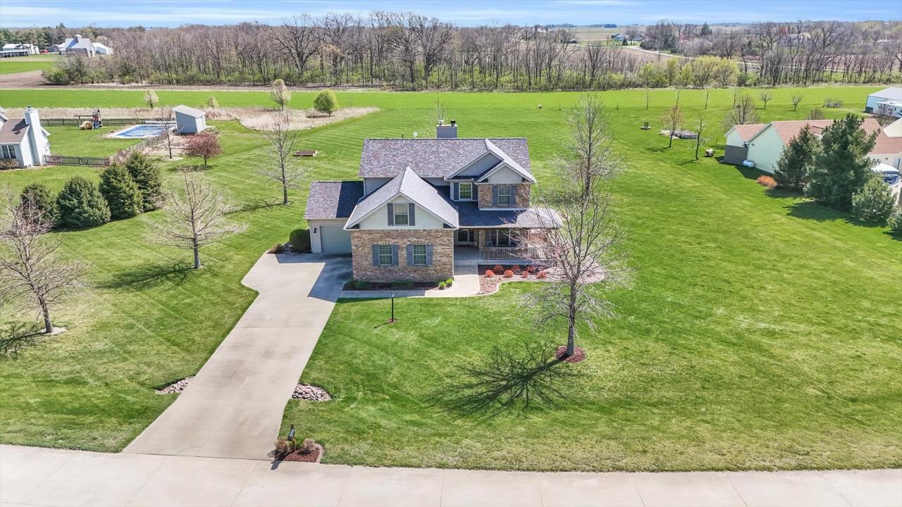 2564 Natures Ln., Mahomet, IL 61853