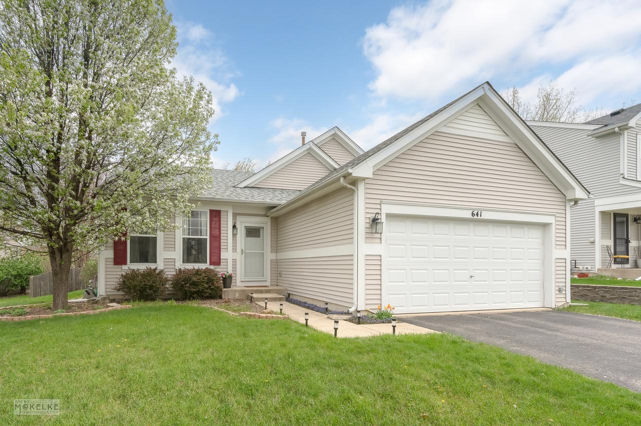 641 Hamilton Ln., North Aurora, IL 60542
