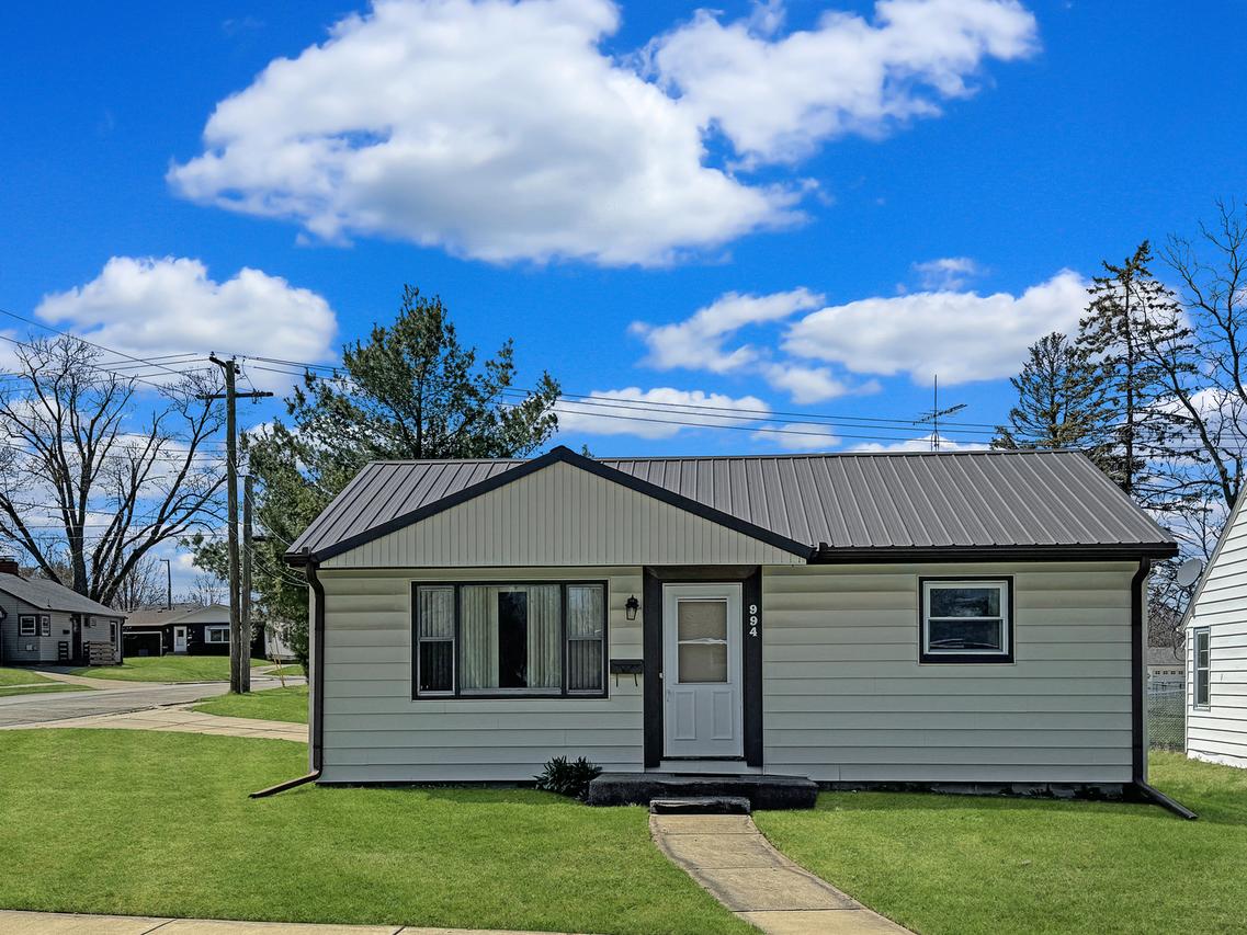 994 Monroe Dr., Freeport, IL 61032
