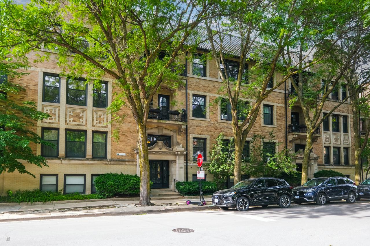1340 E 48th St. #1B, Chicago, IL 60615