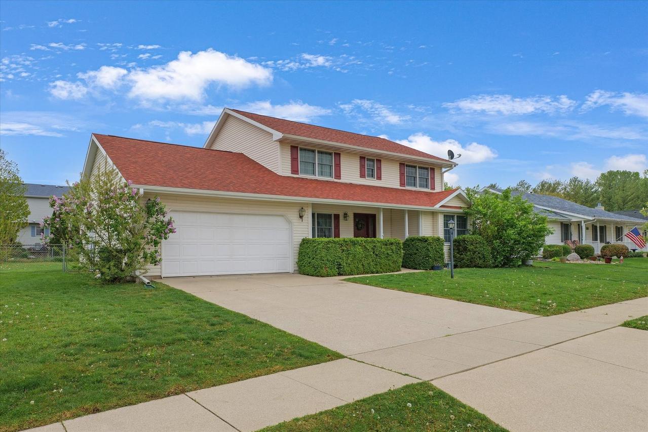 108 Ridge Rd., Mahomet, IL 61853