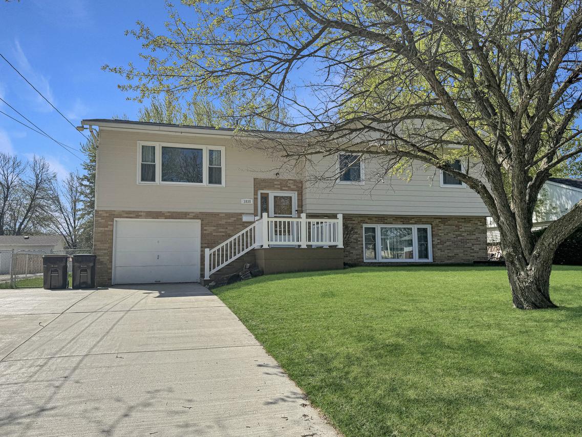 1835 W Laurel St., Freeport, IL 61032