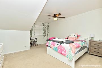 160 Woodstone Dr., Buffalo Grove, IL 60089