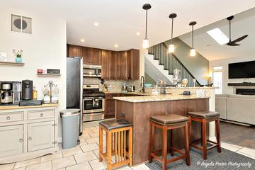 160 Woodstone Dr., Buffalo Grove, IL 60089