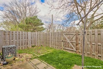 160 Woodstone Dr., Buffalo Grove, IL 60089