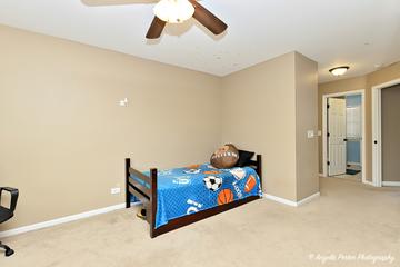 160 Woodstone Dr., Buffalo Grove, IL 60089