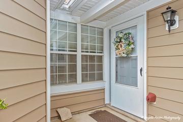 160 Woodstone Dr., Buffalo Grove, IL 60089