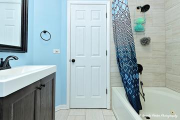 160 Woodstone Dr., Buffalo Grove, IL 60089