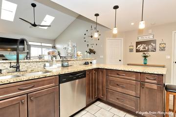 160 Woodstone Dr., Buffalo Grove, IL 60089