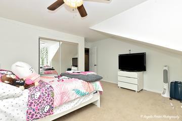 160 Woodstone Dr., Buffalo Grove, IL 60089