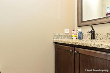 160 Woodstone Dr., Buffalo Grove, IL 60089