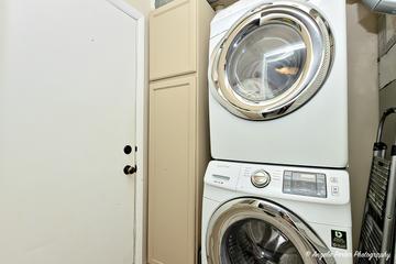 160 Woodstone Dr., Buffalo Grove, IL 60089