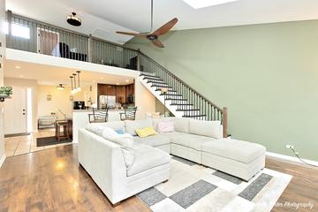 160 Woodstone Dr., Buffalo Grove, IL 60089