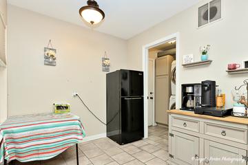 160 Woodstone Dr., Buffalo Grove, IL 60089