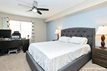 160 Woodstone Dr., Buffalo Grove, IL 60089