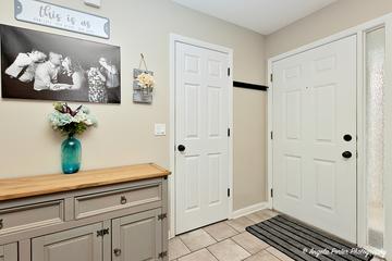 160 Woodstone Dr., Buffalo Grove, IL 60089