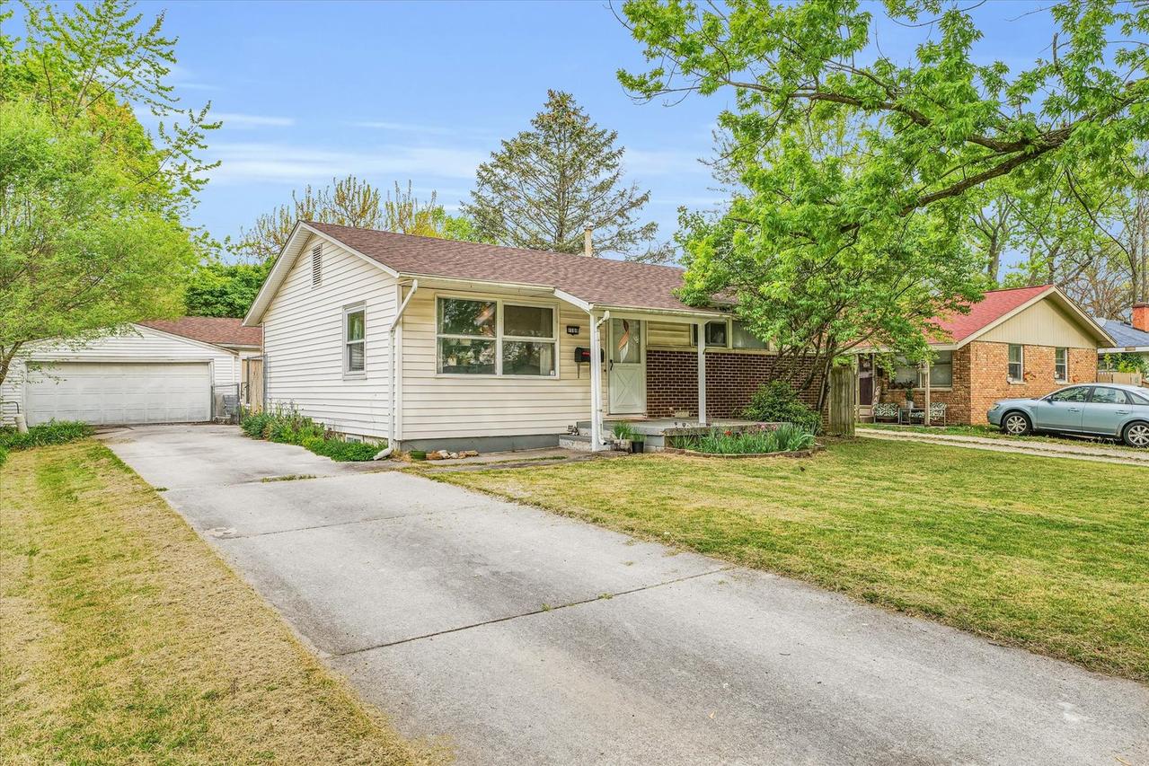 1109 N Busey Ave., Urbana, IL 61801