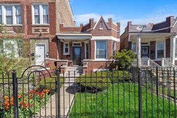 4044 W Grenshaw St., Chicago, IL 60624