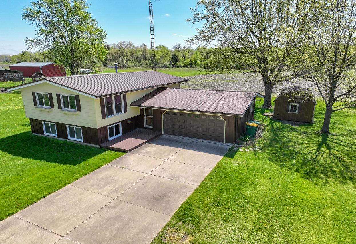 765 W Rathburn St., Carbon Hill, IL 60416