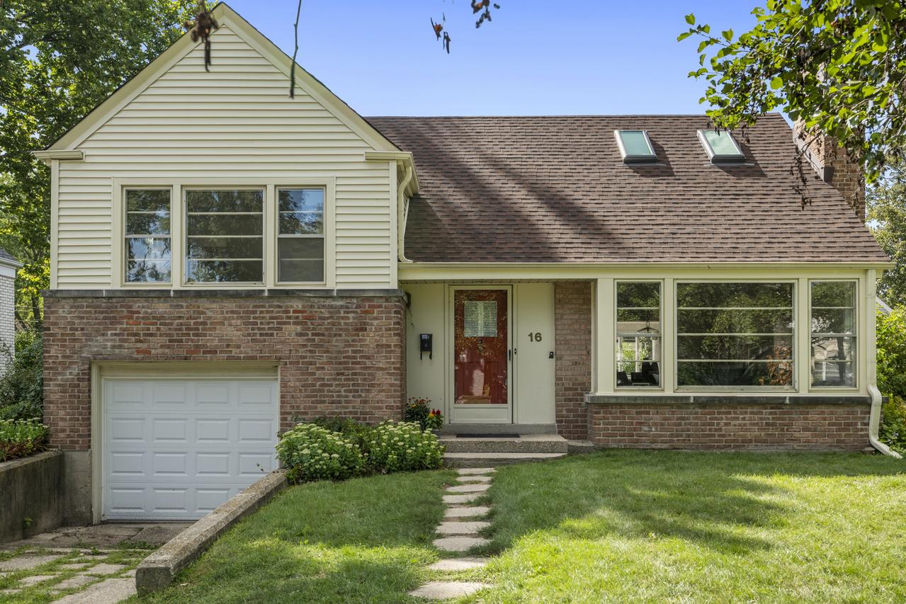 16 Williamsburg Ct., Evanston, IL 60203
