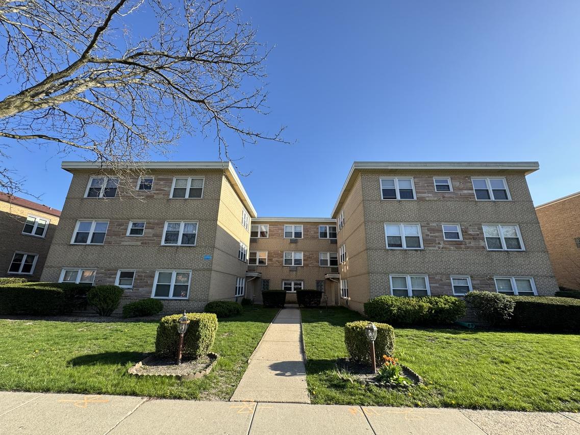 4629 Main St. #3B, Skokie, IL 60076