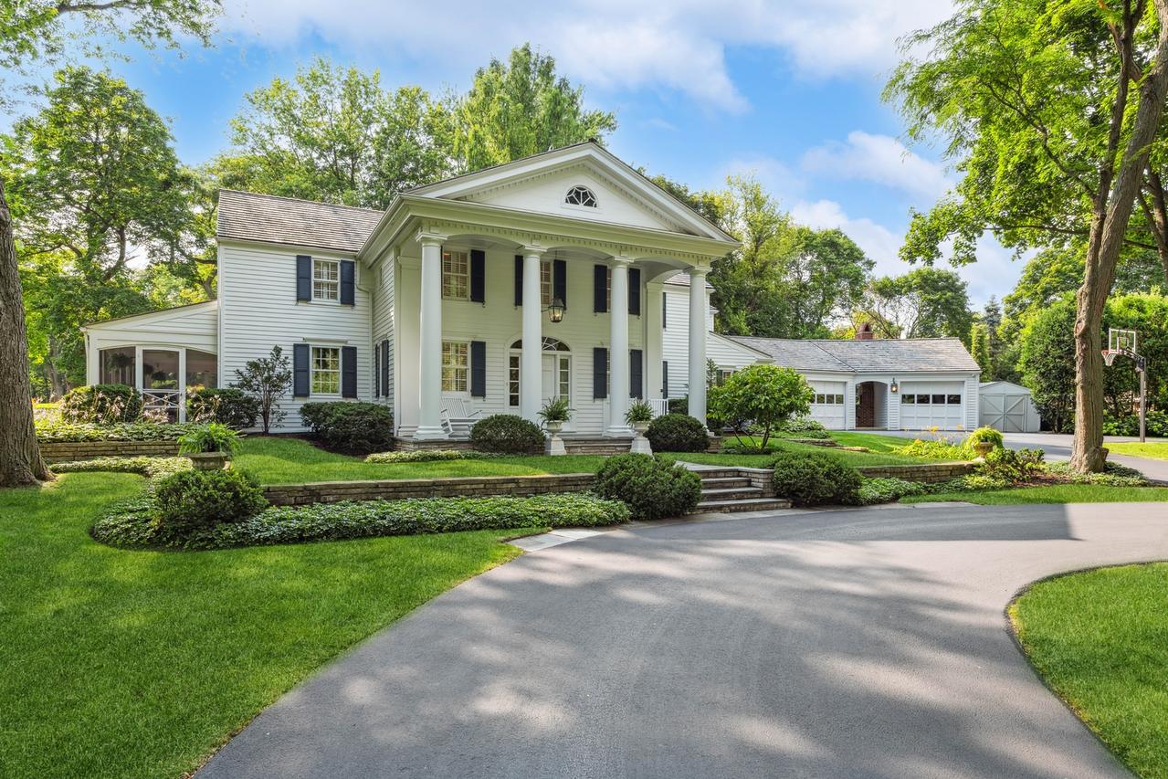 32 Otis Rd., Barrington Hills, IL 60010