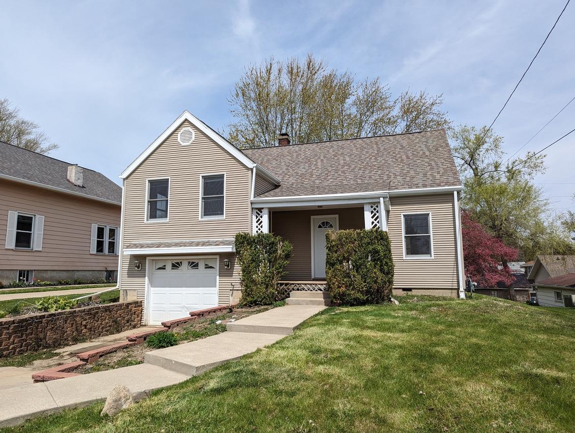 1210 W American St., Freeport, IL 61032