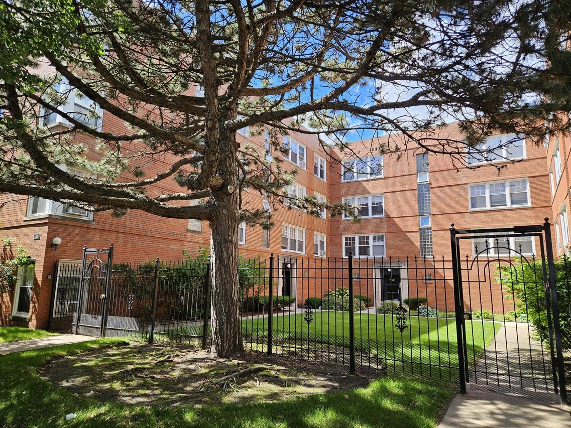 2408 W Farragut Ave. #3B, Chicago, IL 60625