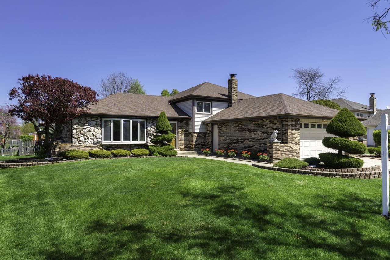 20w518 Elizabeth Dr., Downers Grove, IL 60516
