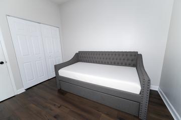 1735 Chesapeake Ln. #5, Schaumburg, IL 60193