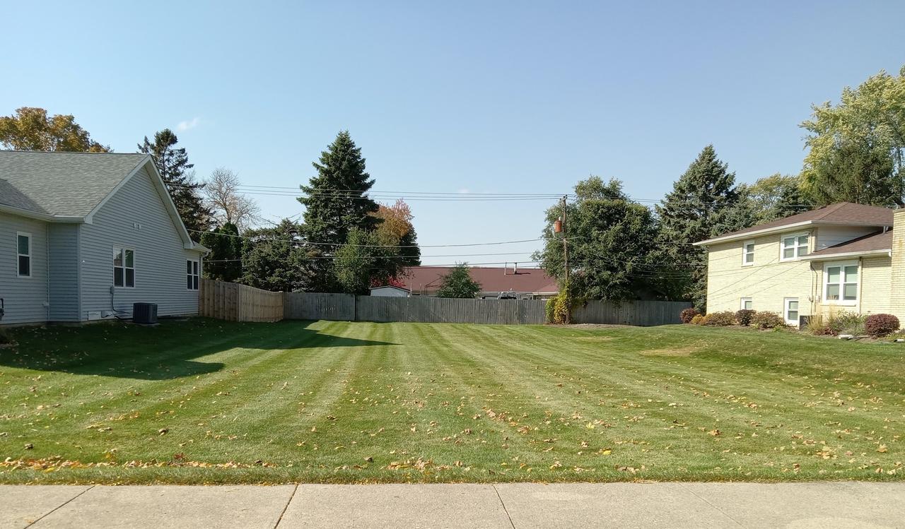 70 S Weston Ave., Elgin, IL 60123