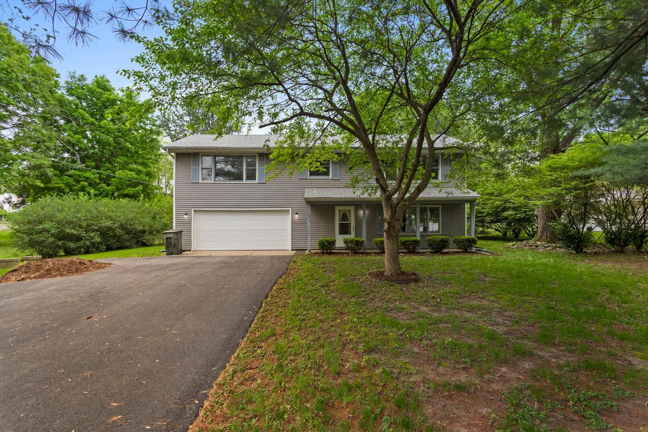 1512 W North Shore Dr., Mahomet, IL 61853