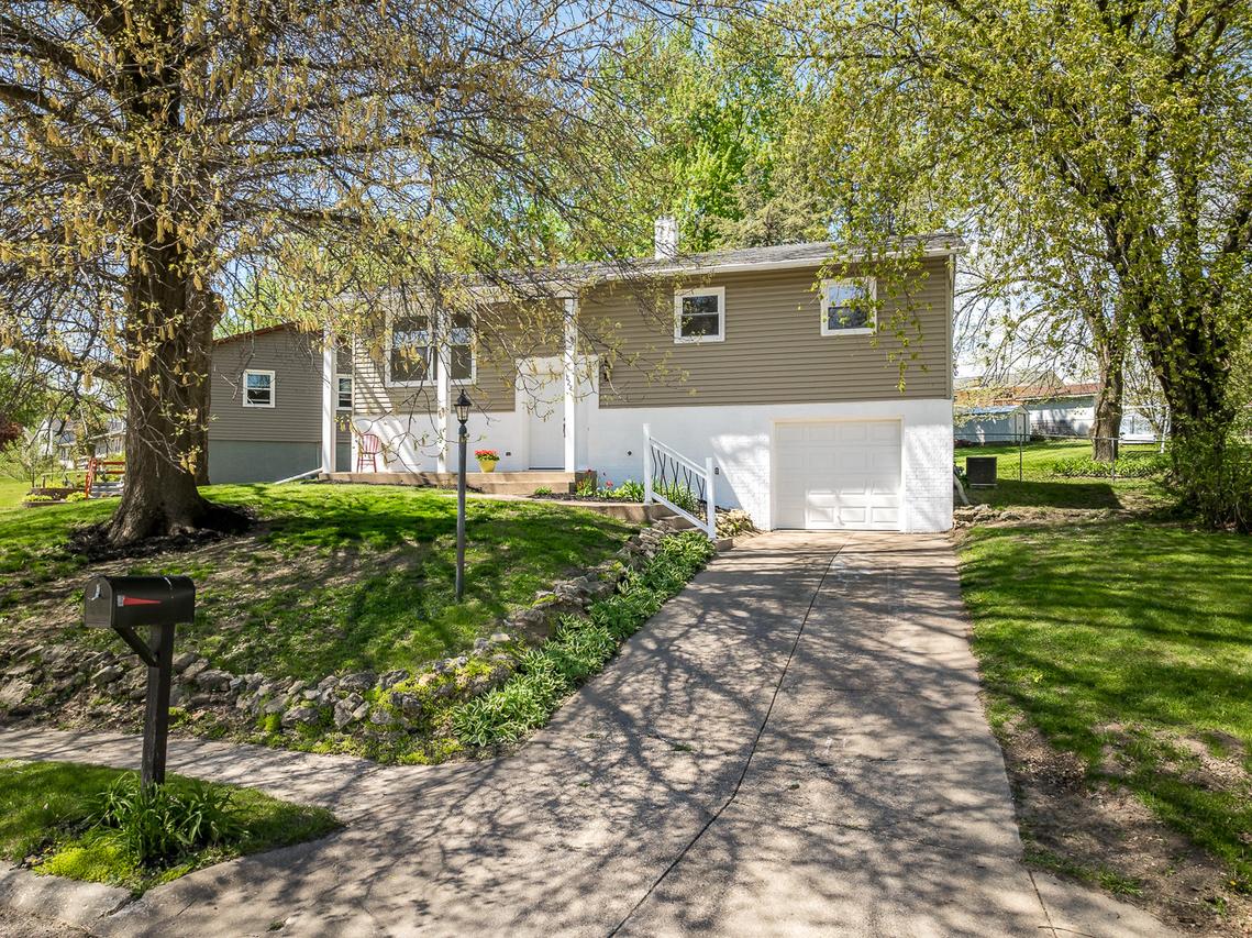 1828 Revere St., Freeport, IL 61032