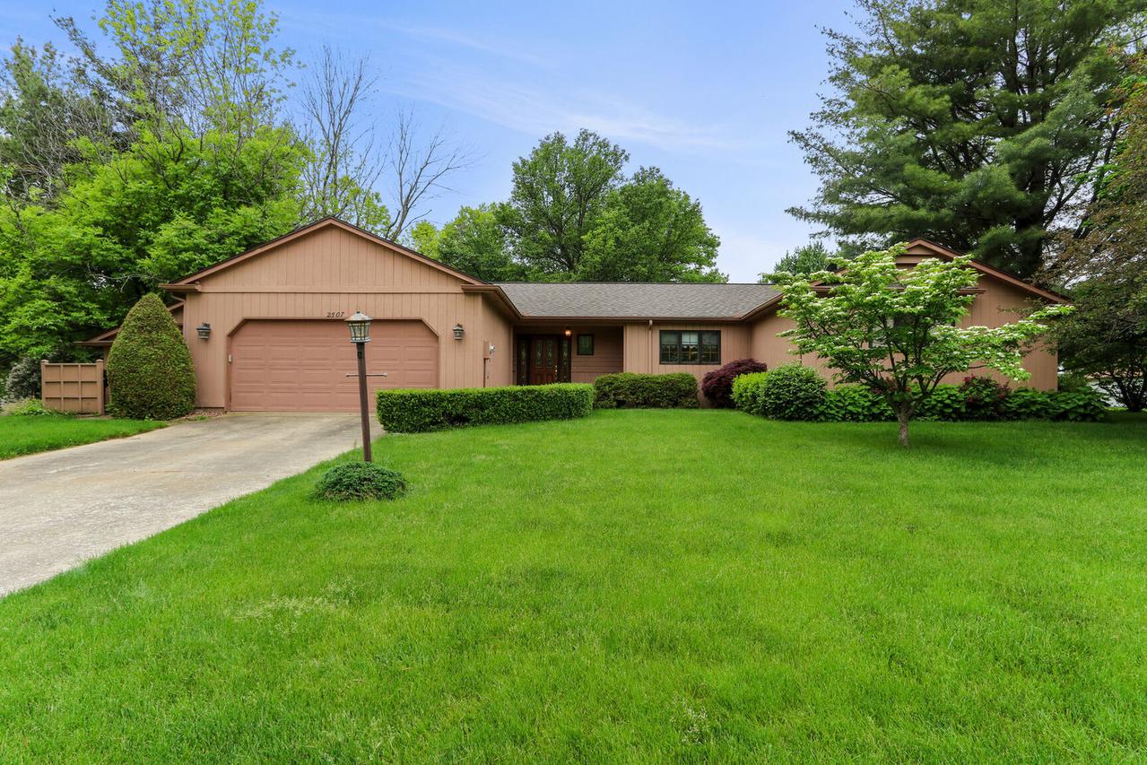 2507 Appaloosa Ln., Mahomet, IL 61853