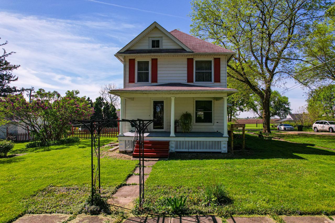 201 S 1st St., Holcomb, IL 61043