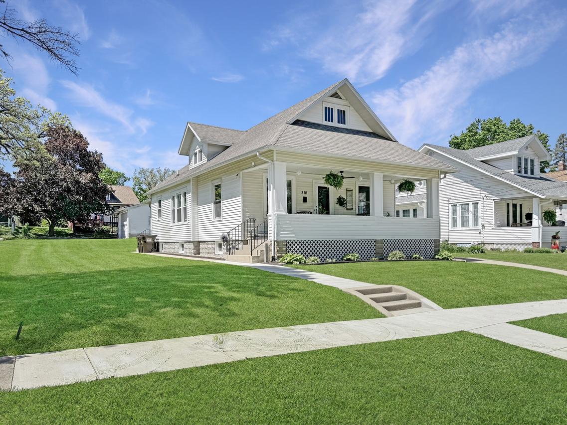 210 N Fairview Ave., Freeport, IL 61032
